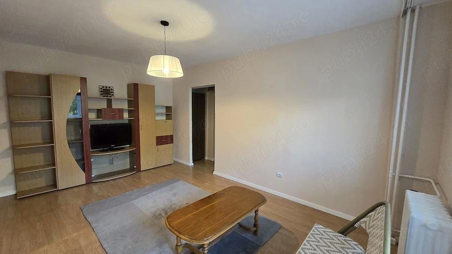 Apartament cu 4 camere semidecomandat în Teiul Doamnei