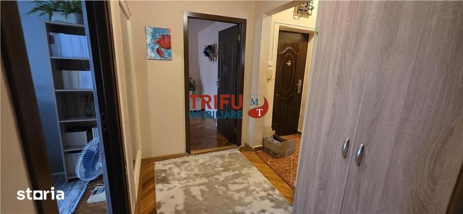 Apartament cu 3 camere decomandat în Cetate
