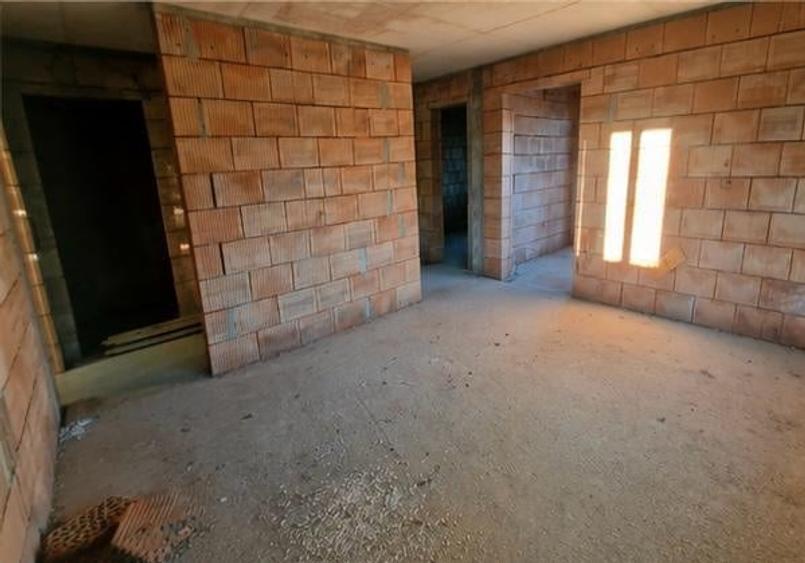 Casă individuală cu 4 camere cu Teren 500 Mp în Periferie