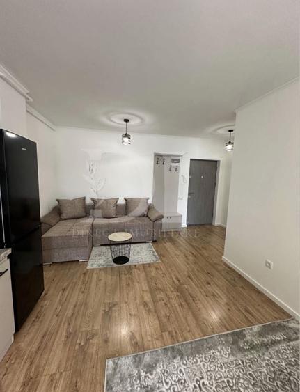 Apartament cu 2 camere semidecomandat, mobilat în Florești