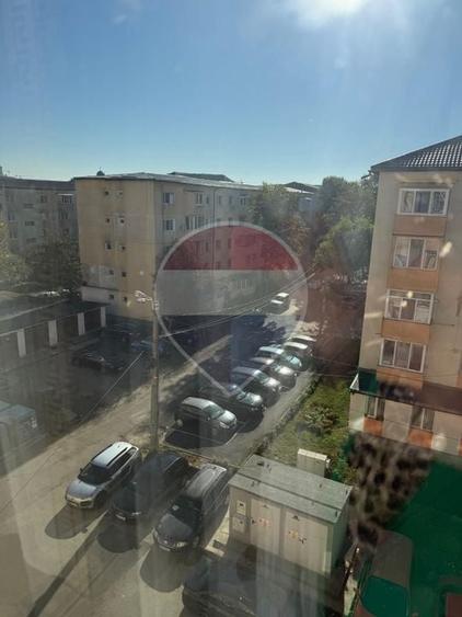 Apartament cu 3 camere decomandat, mobilat în Traian