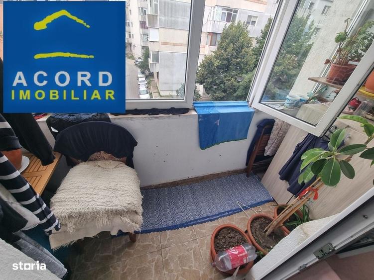 Apartament cu 4 camere decomandat în Dacia