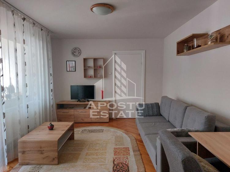 Apartament cu 2 camere semidecomandat, mobilat în Gheorghe Lazăr