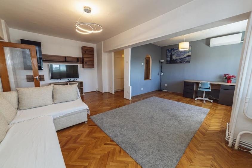 Apartament cu 2 camere semidecomandat, mobilat în Tei