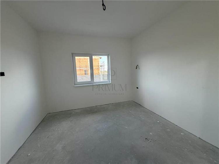 Duplex cu 4 camere cu Canalizare în Moșnița Nouă