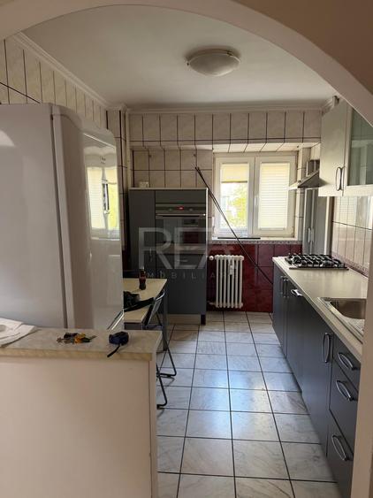 Apartament cu 3 camere decomandat, mobilat în Nerva Traian