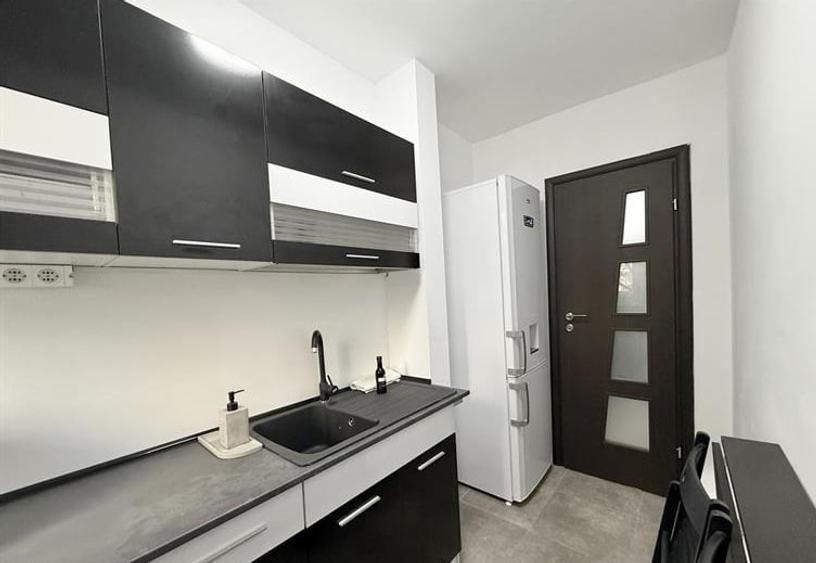 Apartament cu 4 camere semidecomandat în Drumul Taberei