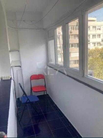 Apartament cu 3 camere semidecomandat, mobilat în Drumul Taberei