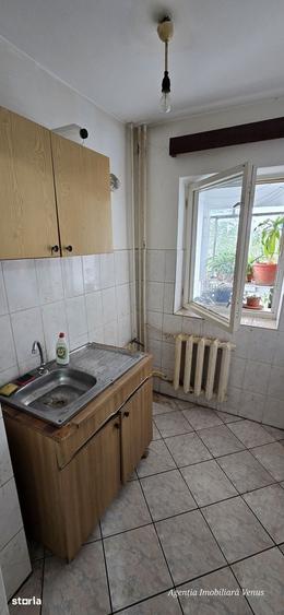 Garsonieră decomandată în Central