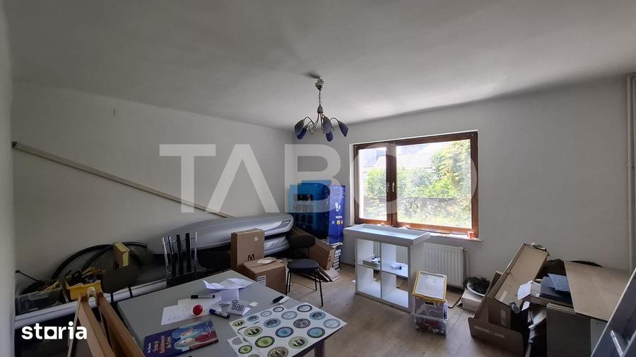 Casă cu 3 camere decomandat cu Teren 472 Mp în Central