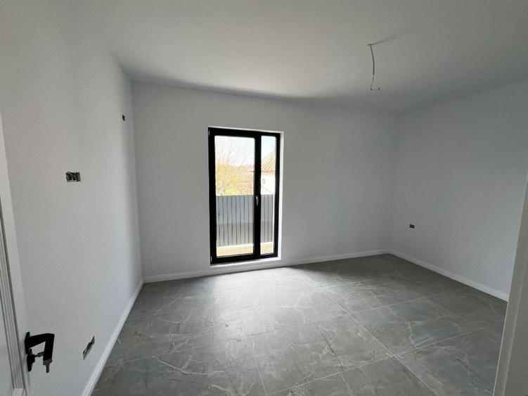 Casă individuală cu 3 camere cu Teren 458 Mp în Remetea Chioarului