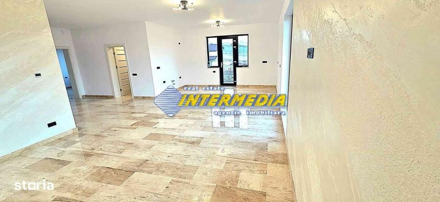 Casă individuală cu 4 camere cu Canalizare în Micești