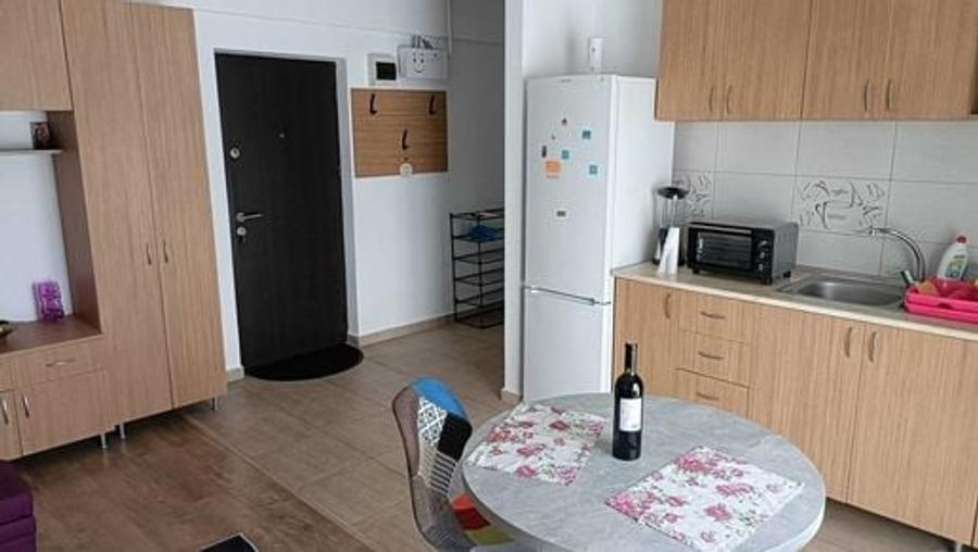 Apartament cu 2 camere nedecomandat, mobilat în Nicolina