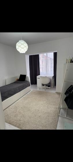 Apartament cu 4 camere decomandat în Lipovei