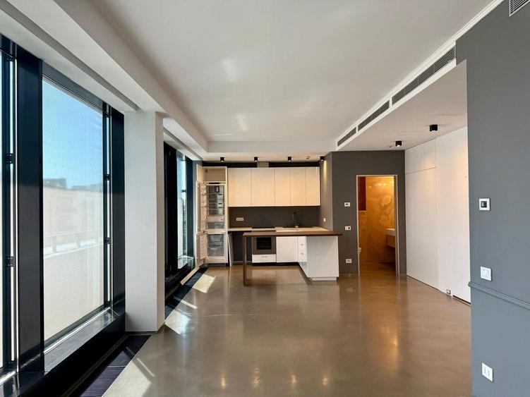 Apartament cu 3 camere semidecomandat, mobilat în Floreasca