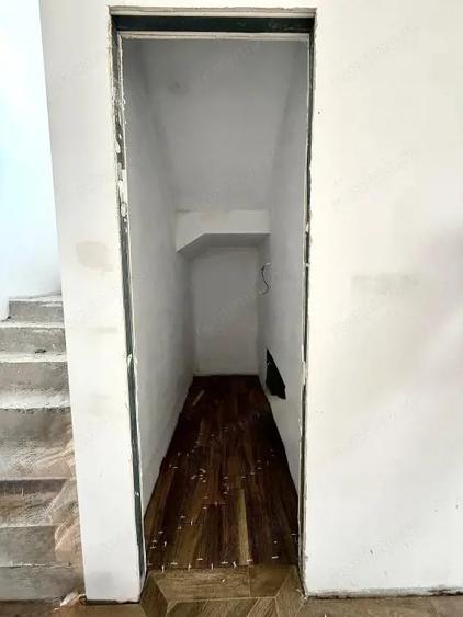 Casă cu 5 camere cu Teren 360 Mp în Urseni