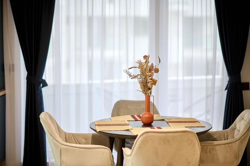 Apartament cu 3 camere decomandat în Mamaia-Sat