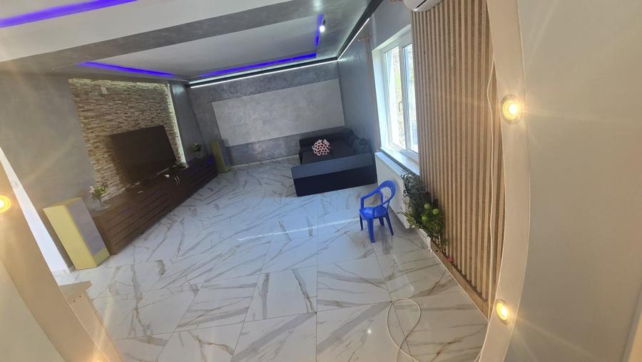 Casă cu 3 camere în Poarta Albă