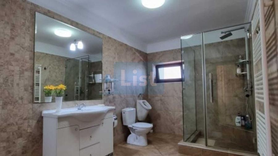 Casă cu 4 camere cu Garaj în Costești