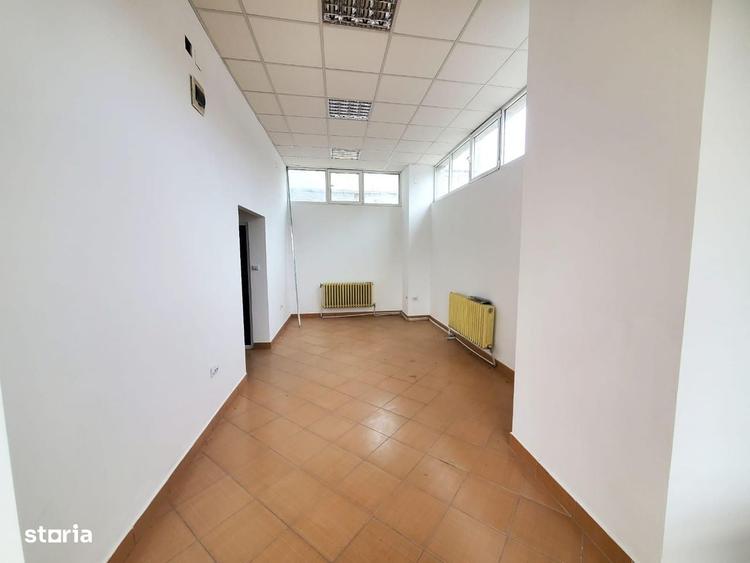 Spațiu comercial, de 75 mp, în Uiești