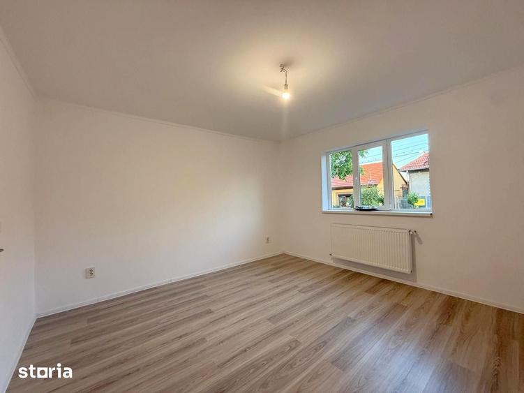Casă cu 4 camere cu Teren 235 Mp în Plopi