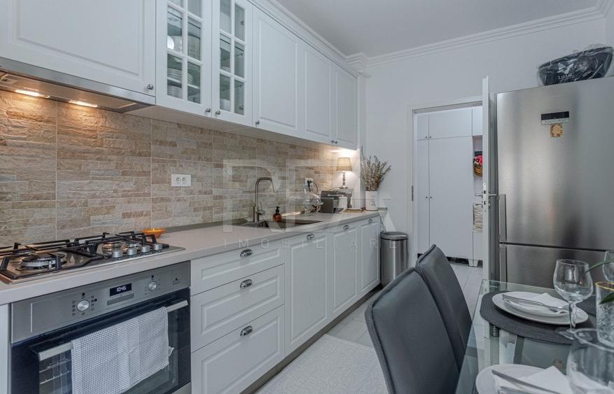 Apartament cu 3 camere decomandat în Metalurgiei