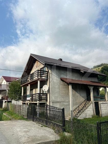 Casă individuală cu 9 camere cu Canalizare în Exterior Nord