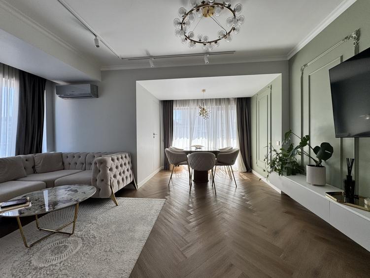 Apartament cu 3 camere semidecomandat, mobilat în Florești