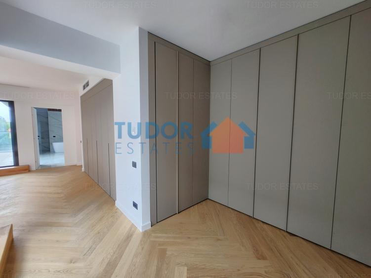 Casă cu 5 camere cu Garaj în Pipera
