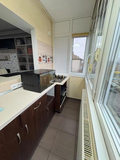 Apartament cu 3 camere decomandat în Lunei