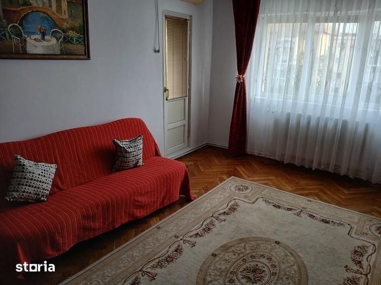 Apartament cu 3 camere decomandat în Girocului