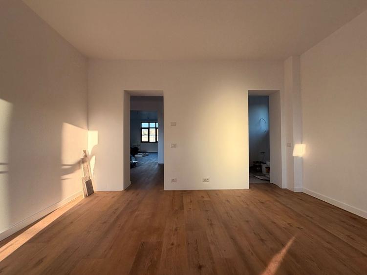 Apartament cu 5 camere decomandat în Floreasca