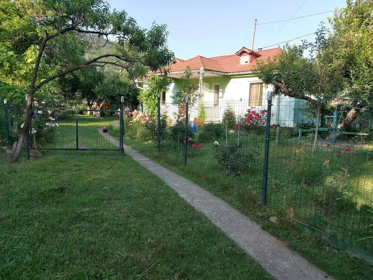 Casă cu 3 camere cu Teren 600 Mp în Central
