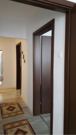Apartament cu 3 camere decomandat în Drumul Taberei