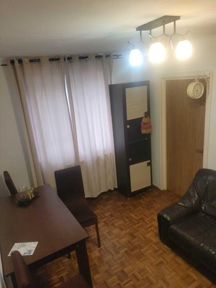 Apartament cu 3 camere semidecomandat în Trivale