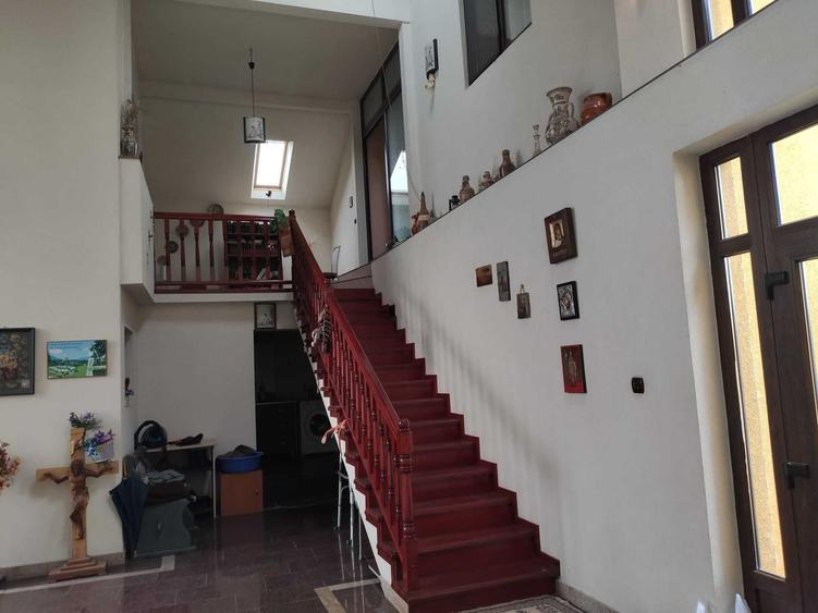 Casă cu 4 camere cu Teren 2500 Mp în Moțăieni