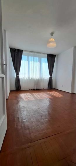 Garsonieră semidecomandată în Gara de Nord