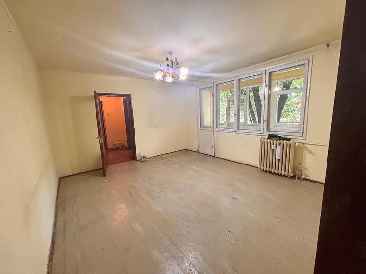 Apartament cu 3 camere semidecomandat în Alexandru Obregia