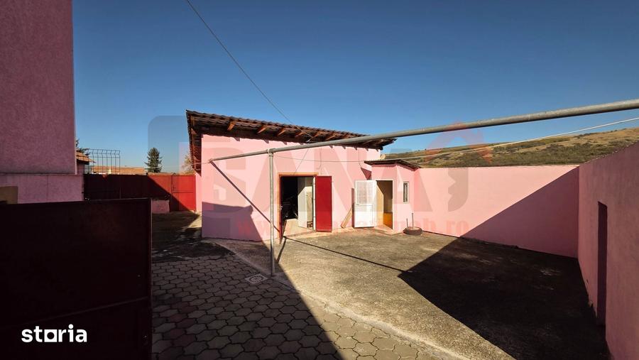 Casă cu 4 camere cu Teren 1456 Mp în Slimnic
