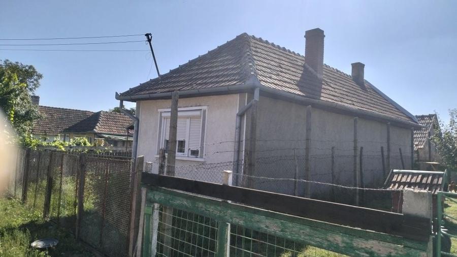 Casă cu 3 camere în Poduri