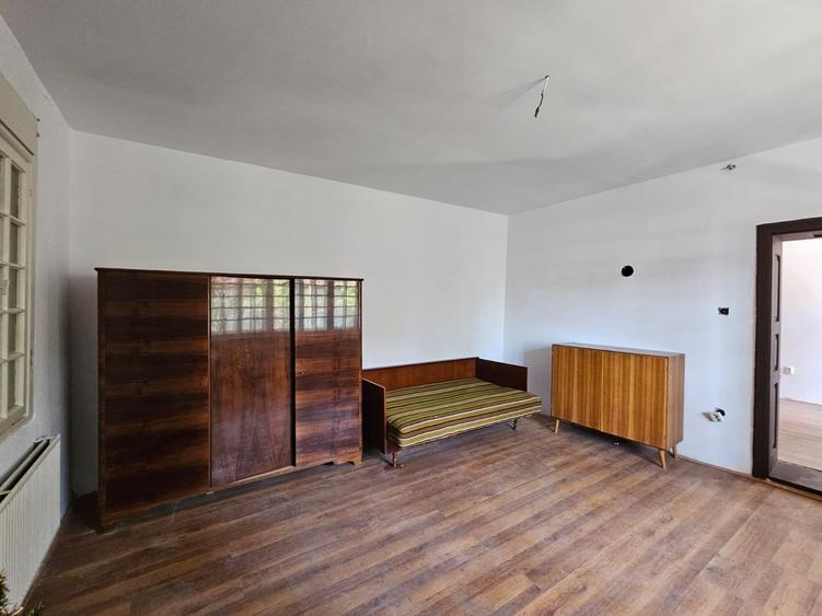 Casă individuală cu 6 camere cu Garaj în Sânandrei