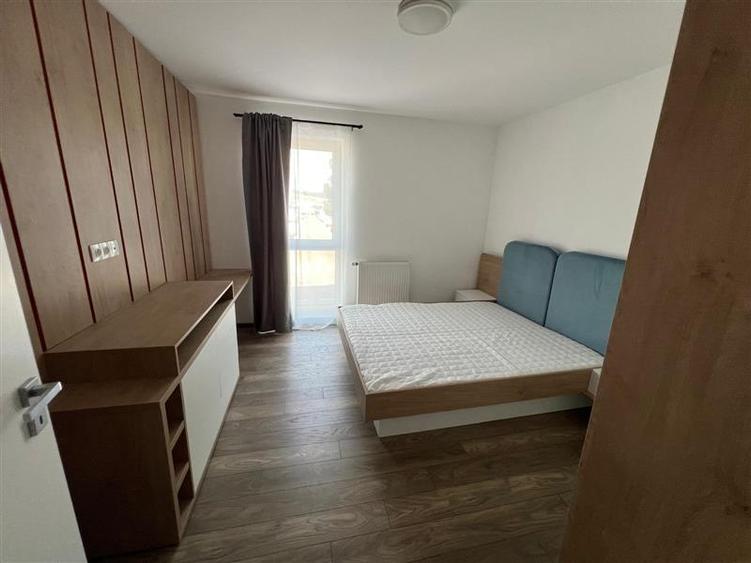 Apartament cu 3 camere decomandat în Libertății