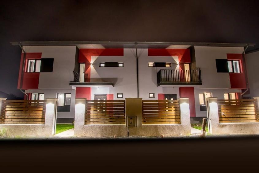 Duplex cu 6 camere cu Canalizare în Domnești