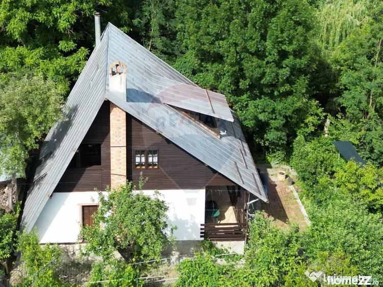 Casă cu 4 camere cu Teren 967 Mp în Sud