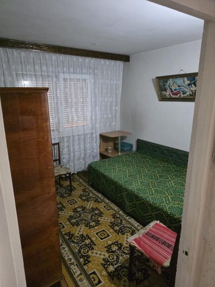 Apartament cu 3 camere nedecomandat în Sârbi