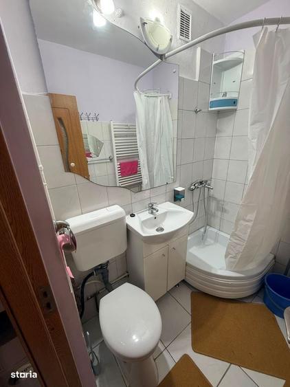Apartament cu 3 camere în Vlahuță