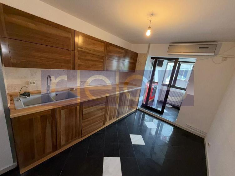 Apartament cu 4 camere decomandat, mobilat în Crângași
