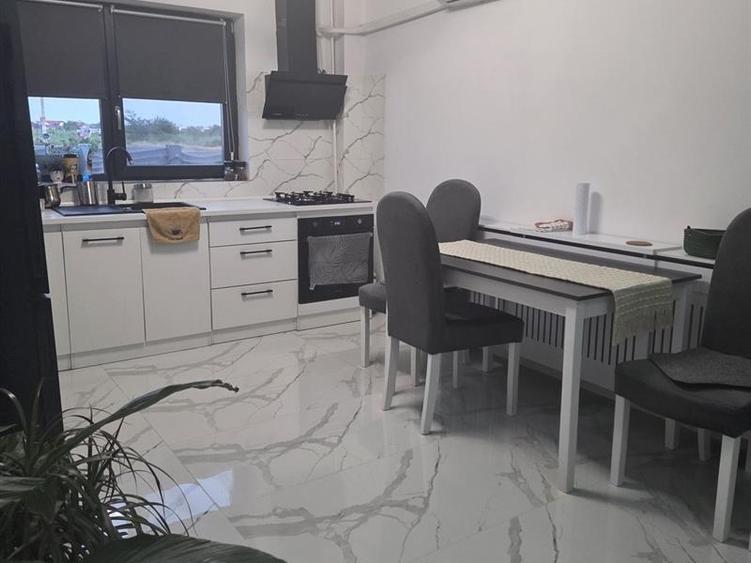 Apartament cu 3 camere decomandat în Preajba