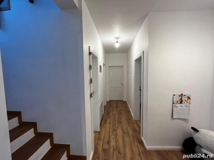 Casă cu 5 camere în Dezmir
