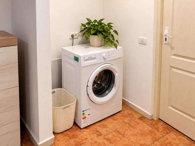 Apartament cu 2 camere semidecomandat în Girocului